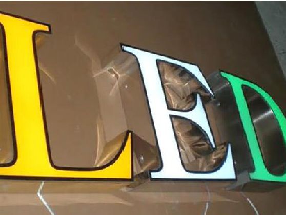 延长介绍LED招牌的基础知识。